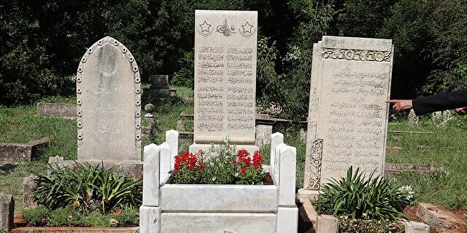 TİKA FETÖ'den kurtarılan son Osmanlı diplomatı için yeni mezar yaptırdı