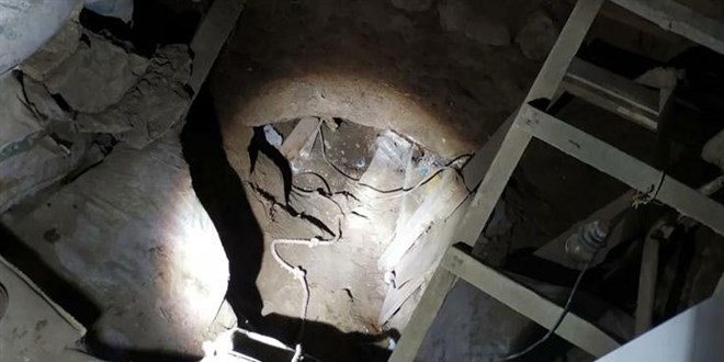 Gömü olduğunu düşündüğü tarihi caminin yakınında ev tutup, 6 ay tünel kazdı
