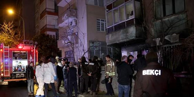 Pendik'te 4 katlı apartmanda çıkan yangında bir kişi öldü