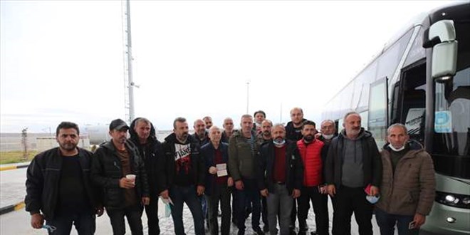 Yanan feribottan kurtarılan Türk vatandaşları yurda getirildi