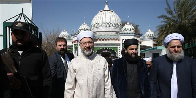 Diyanet İşleri Başkanı Erbaş, Pakistan'da ilim insanlarıyla buluştu