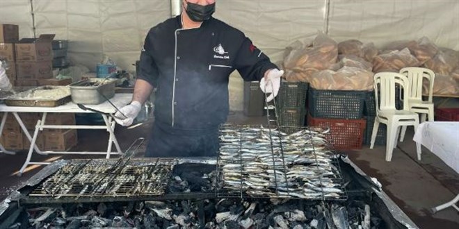 Bayrampaşa'da 4 ton hamsi dağıtıldı
