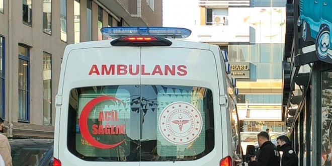 Cam silerken 4 metre yükseklikten düşen kadın yaralandı