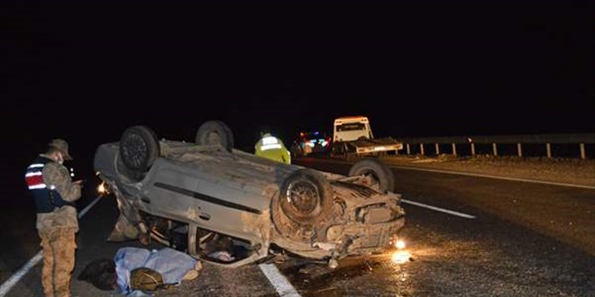 Adıyaman'da takla atan otomobildeki 1 çocuk öldü, 5 kişi yaralandı