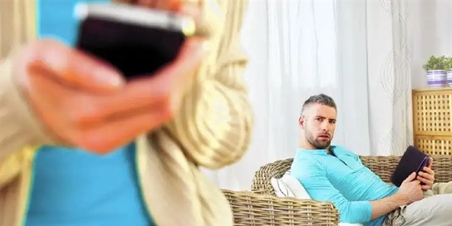Karısı özel görüntülerini başka adamlarla paylaştı! Koca da eşit kusurlu çıktı