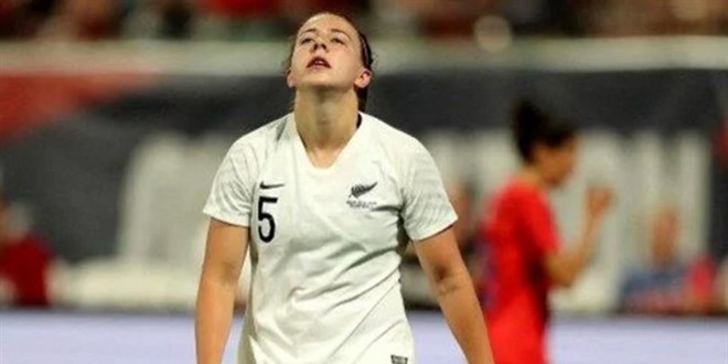 36 dakikada kendi kalesine hat-trick yaptı