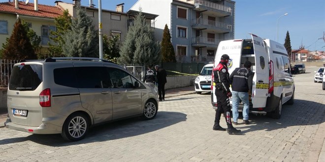 Camiden evine dönerken husumetlisi tarafından başından vuruldu