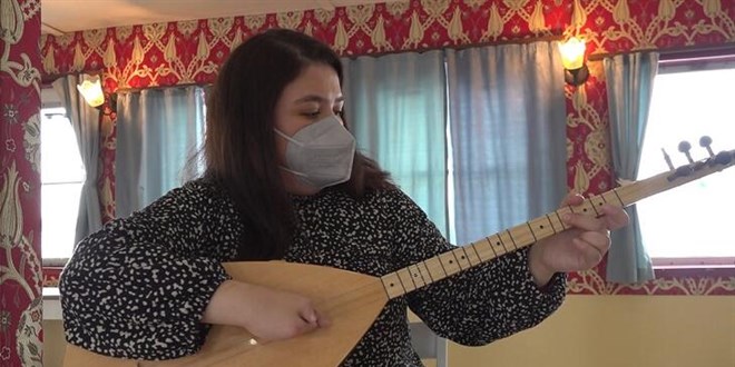 Doğuştan parmakları olmayan Zeynep'in konservatuar başarısı