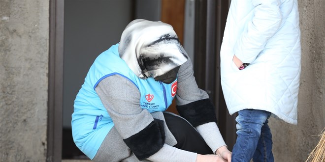 Türkiye Diyanet Vakfı 50 bin çocuğa kışlık kıyafet yardımı yaptı