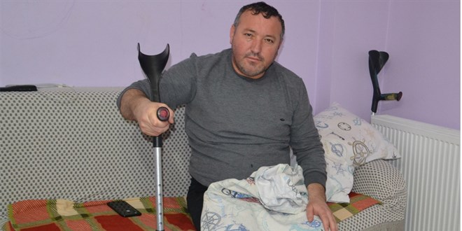 Arkadaş kavgasını ayırmak isteyen muhtar silahla vuruldu