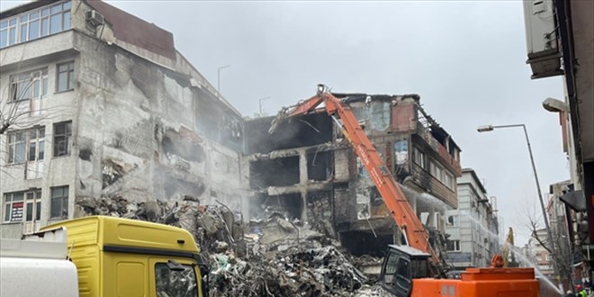 5 kişiye mezar olan bina, yıkıldı