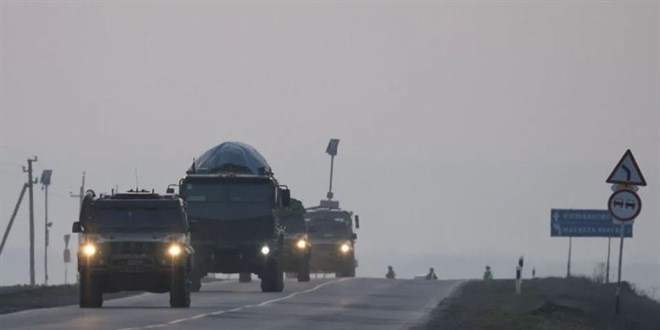 Rus askeri konvoyu Donbas snrna ilerliyor