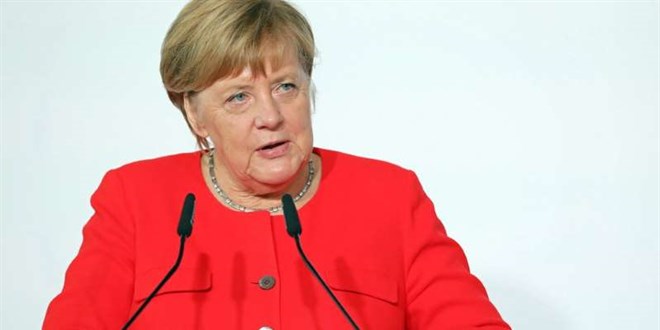 Angela Merkel, yannda korumas varken czdann aldrd