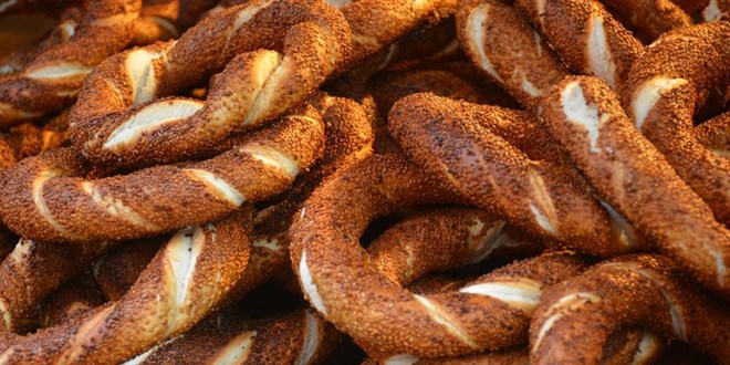 Zam sonrası simit satışları yarı yarıya düştü: İnsanlar simit alacağına ekmek alıyor