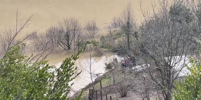 Zonguldak'ta doğal göletin sularının yükselmesi nedeniyle 4 daire boşaltıldı