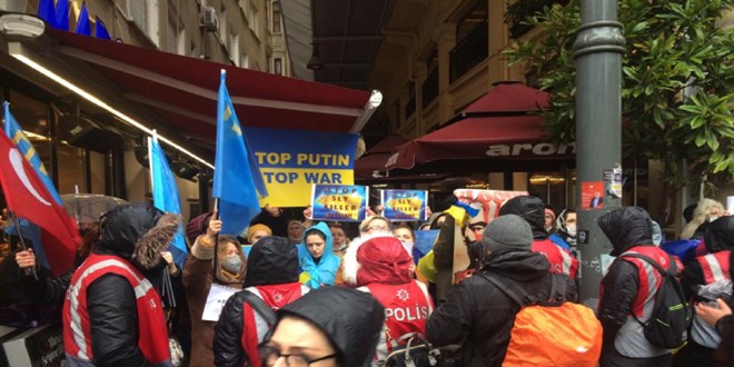 Rusya'nın Ukrayna'ya saldırısı İstanbul'da protesto edildi