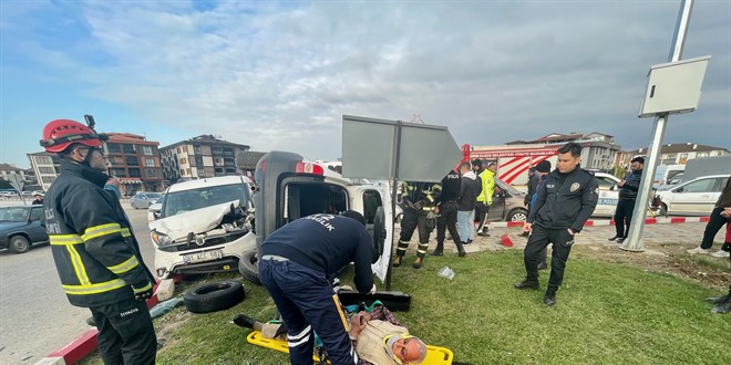 Düzce'de trafik kazasında 3'ü çocuk 5 kişi yaralandı