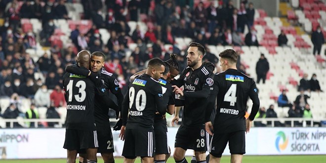Beşiktaş, 3 puanı 3 golle aldı!