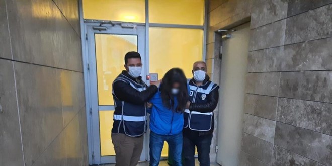 Peruklu dolandırıcı tutuklandı