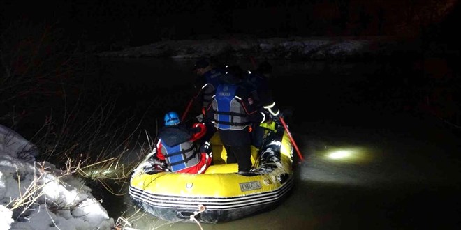 Muş'ta Karasu Nehri'ne düşen lise öğrencisini arama çalışmalarına ara verildi