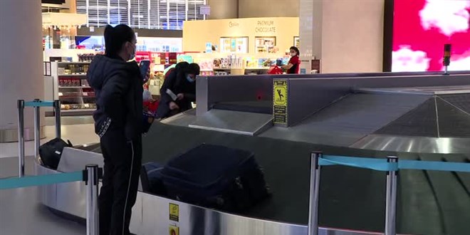 Ukrayna'dan tahliye edilen Türk vatandaşları uçakla İstanbul'a getirildi