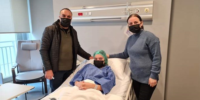Tiyatro'dan elde edilen parayla 13 yaşındaki Özge'ye ameliyat