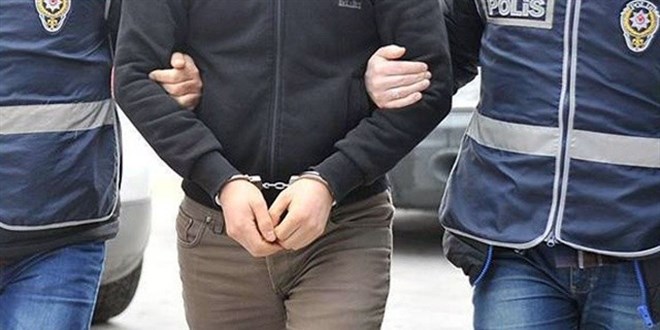 İzmir merkezli FETÖ operasyonunda 12 kişi tutuklandı