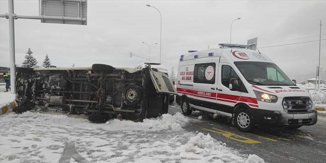 Konya'da işçi servisleri çarpıştı 11 kişi yaralandı