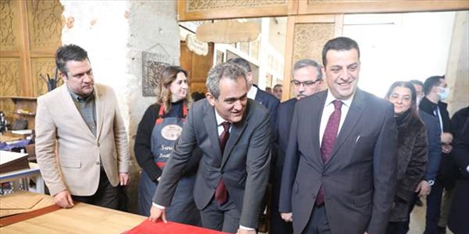 Milli Eğitim Bakanı Özer, Edirne'de el sanatları atölyelerini ziyaret etti