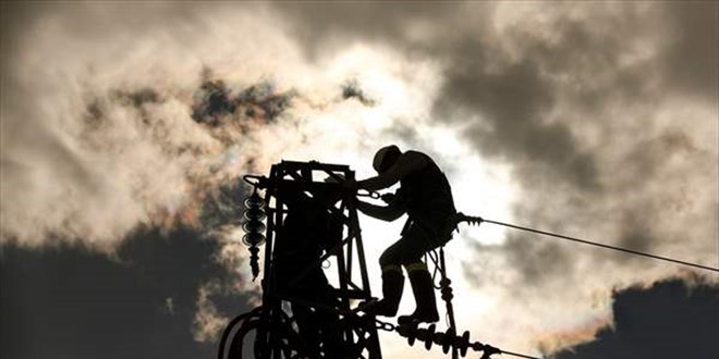 Isparta'daki elektrik arızalarına 400 personelle müdahale ediliyor