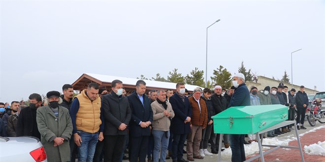 Burdur'da otomobilin istinat duvarına çarpması sonucu 4 kişi hayatını kaybetti