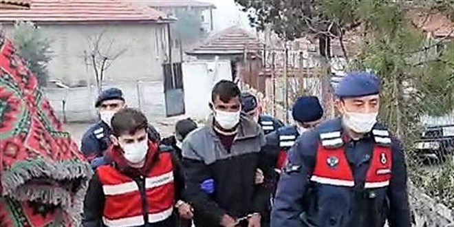 Çaldıkları tavus kuşunu yeme konusunda anlaşamayan şebekenin 2 üyesi tutuklandı