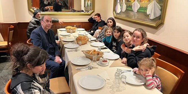 Ukrayna'daki savaştan kaçan ailelere Köln'deki Türkler sahip çıktı