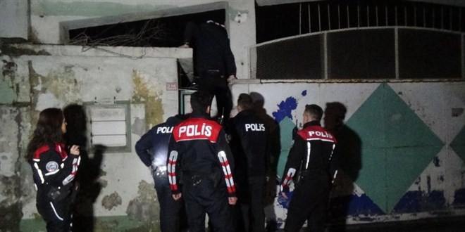 Hırsızları yakalamak için düz duvara tırmandılar