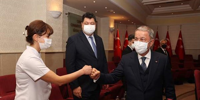 Akar, MSB'de görevli sağlık personeliyle bir araya geldi