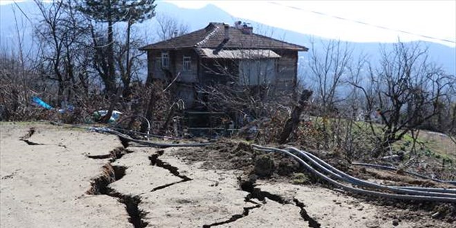 Karabük'te heyelan nedeniyle boşaltılan ev sayısı 30'a yükseldi