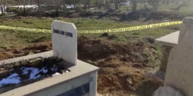 Eski mezarlkta izinsiz kaz yapan Profesre idari soruturma balatld