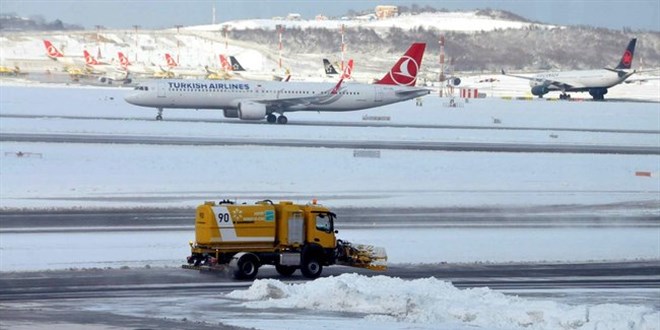 Sabiha Gökçen Havalimanı'nda kar önlemi: Uçuşlar azaltılacak
