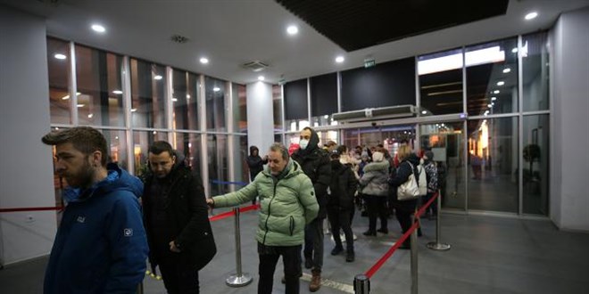 Mariupol'de mahsur kalan Türkler ve yakınlarından 65'i tahliye edildi