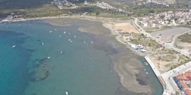 Balıkesir, İzmir ve Muğla'nın kıyı ilçelerinde deniz çekildi