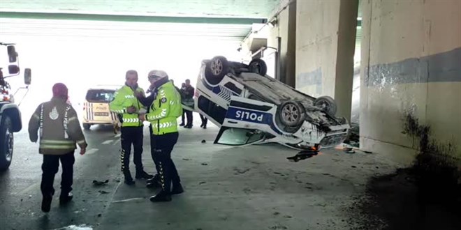 Şişli'de zincirleme kazada polis aracı devrildi, 2 polis hafif yaralandı