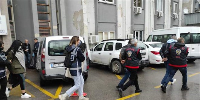 İzmir merkezli kargo dolandırıcılığında 5 tutuklama