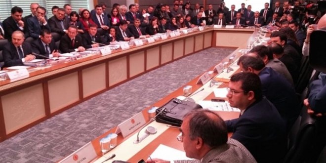 Seçim Kanunu değişikliğini görüşen Komisyonda tartışma