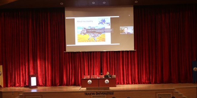 Ülkelerinden çıkamayan Ukraynalı akademisyen Edirne'deki kongreye online katılabildi