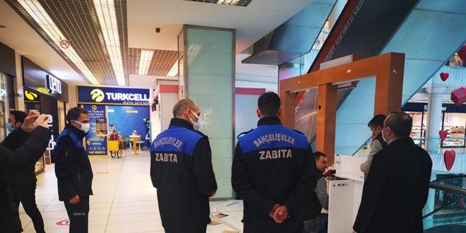 Öğrenci sosyal medyada paylaştı, AVM'de kurulan diş beyazlatma standı kaldırıldı