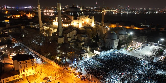 Ayasofya-i Kebir Camii'nde 88 yıllık teravih hasreti meydana taştı