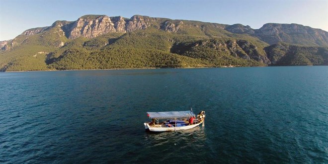 Denizde bulduu poet elinde patlad, kolu koptu