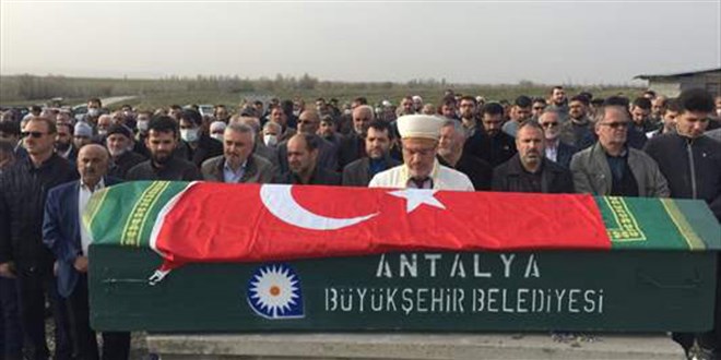 Bisikletle camiye giderken trafik kazasında ölen imama veda