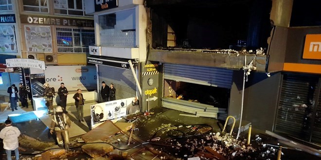 Fatih'te kapalı otoparkta patlama