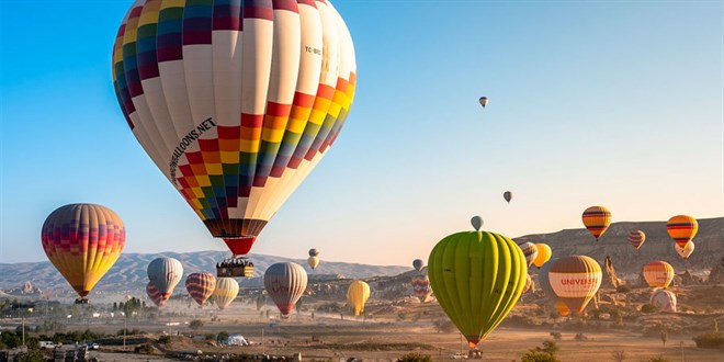Kapadokya'da balon turları rüzgar nedeniyle 6 gündür yapılamıyor